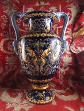 ancien vase en faience de gien XIXe decor d angelots bacchus laurent cocu bleu