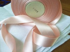 RUBAN DE SATIN double face ROSE neuf 20 m x 2,5 cm en tres bon état