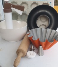 3 MOULES Patisserie Brioche, Rouleau ,Pistolet ,Douilles en trés bon état