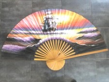Grand éventail décoratif