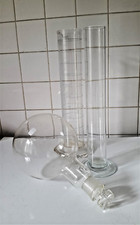 3 verreries labo Pyrex dont une graduée en ml.