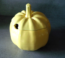soupiére en céramique jaune forme citrouille