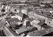 85 . n°sac10970 . L'oie . le carrefour n°2 . en avion au dessus de . cpsm 10