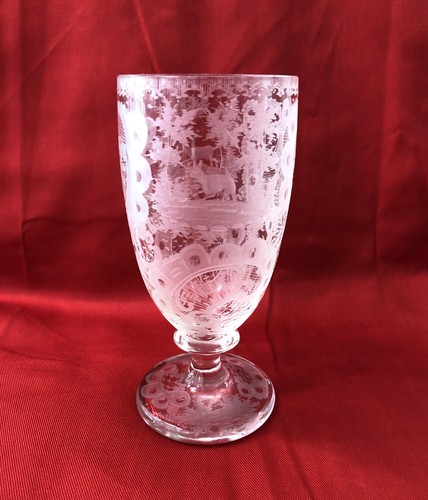 Ancien verre sur - pied, cristal