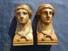 2 bustes féminins têtes