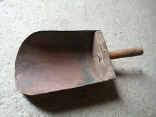 E3 ancienne petite pelle à