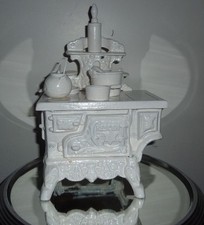 Ancienne cuisinière  de poupée en fonte crescent jouet vintage miniature