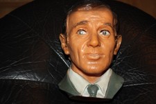 Buste Figurine Starfan's Aznavour   plastique   h  14cm