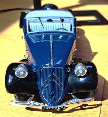 Voiture citroën traction - voiture,