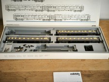 MARKLIN COFFRET   TROIS VOITURES  VOYAGEURS    LONG  PARCOURS    RHEINGOLD