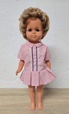 Jolie poupée plastique doll