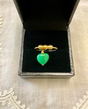 ANCIENNE BAGUE 1930  PLAQUÉ OR  - JADE COEUR SCULPTÉ - BIJOU ARTICULÉ - 3 BOULES