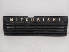 MB38352730 grille gauche capot