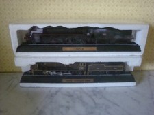 M28/ lot de deux locomotive