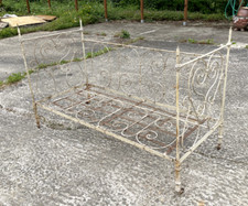 Lit pliant ou Banquette fer forgé 1900 en bon état correct