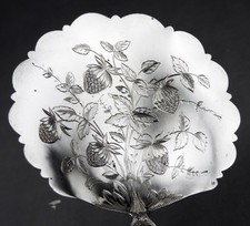 Art Nouveau superbe Pelle à fraise en argent massif décor feuillages et fraises