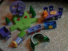 Train enchanté et grande roue Winnie L'ourson Disney- Tomy + 13 pièces