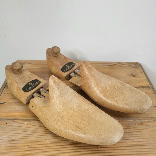 Paire embauchoirs bois m - embauchoirs, j.m