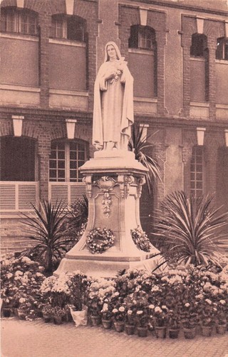 Lisieux statue sainte - de,