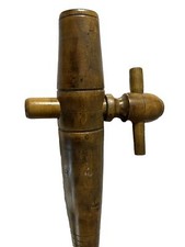 Vieux Grand Robinet En Bois