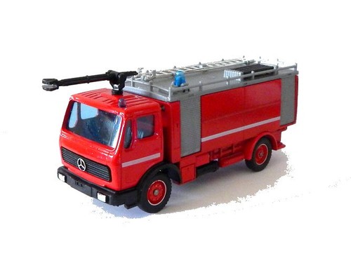 Mercedes lance mousse - , pompiers