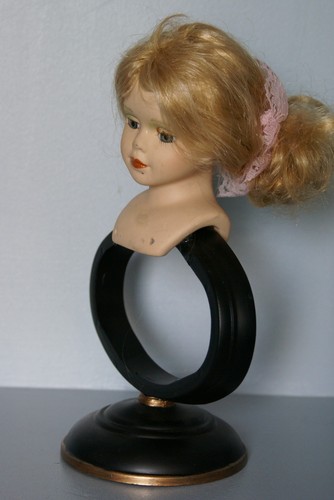 Poupée porcelaine