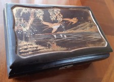 Boite à biscuit Olibert à décor japonisant bois et carton boulli laquée noire