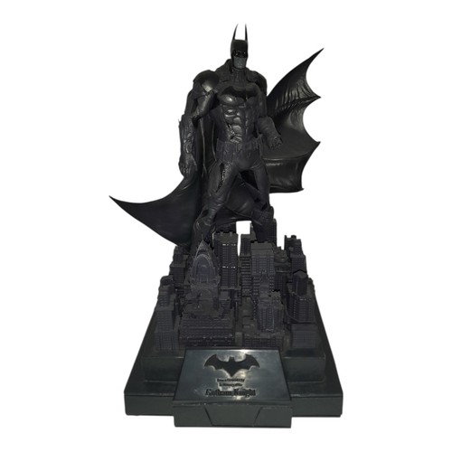 Batman arkham knight - arkham, statue