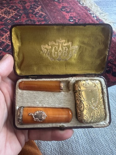 Ancien fume cigarette - en, press