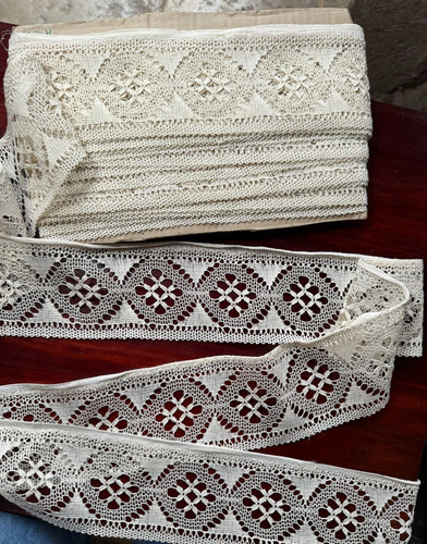 Dentelle ancienne - ,