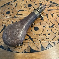 Poire À Poudre Ancienne Cuir