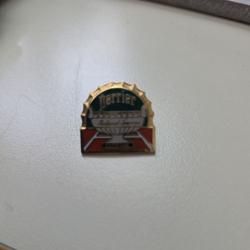 Pin perrier - pin's,