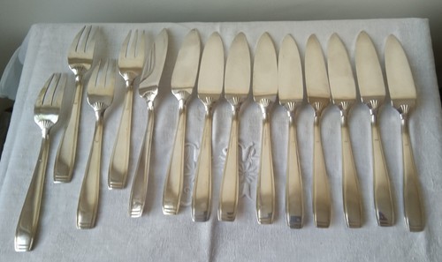 Lot couverts poissons couteaux