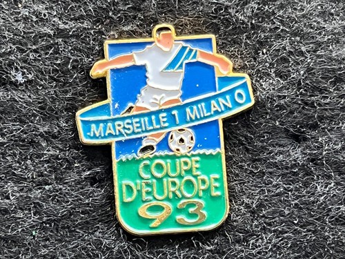 Pins pin football - pin, om