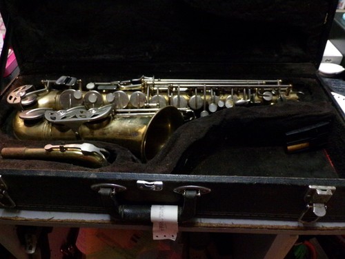 Olds alto saxophone - saxophone,, w/