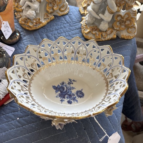 Antique reticulated porcelain - ,