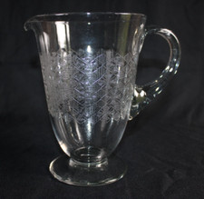 Pichet en cristal gravé à