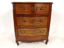 Petite commode de maîtrise Louis XV noyer sculpté miniature XVIIIème siècle