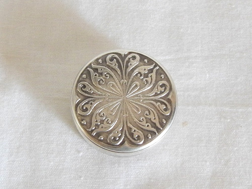 Ancienne petite boîte - ancienne, argent
