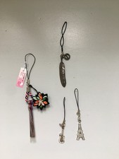 NEUF, LOT DE 4 BIJOUX DE TELEPHONE, DONT 1 EN TISSU, ARTISANAT JAPONAIS