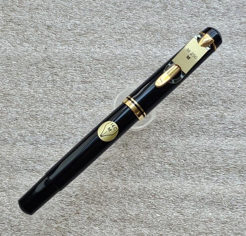Stylo plume pelikan - m250, à