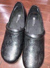 White Mountain Woman Black