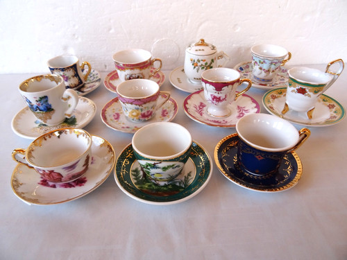 Petites tasses soucoupes - petites, et