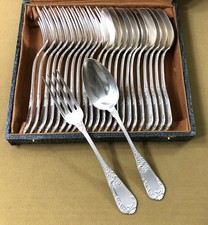 ménagère 12 couverts