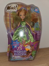 Poupée Winx Club Doll Flora Magical Adventure Princess Rainbow Princesse