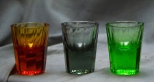 3 Verres À Liqueur Colorés, Verre Pressé, 5 Cm, 1950 1960