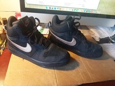 paire de nike montantes