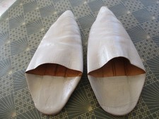 1 paire de babouches en cuir