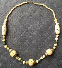collier en os ciselé perles métal argenté & jade Tibet Inde du Nord 66cm environ