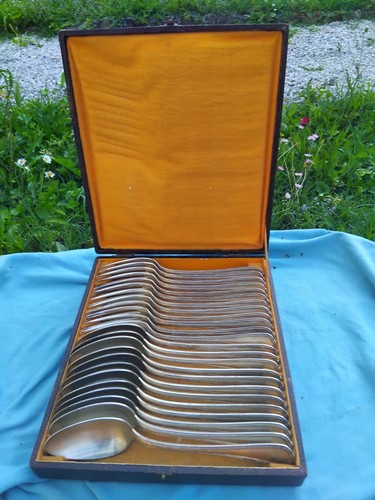Ancienne ménagère - ancienne,